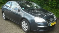 Grijs, metallic lak Gebruikt 2007 VW Jetta Comfortline Sedan | € 1.750 (Goede deal)