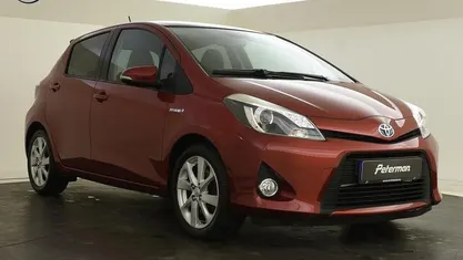 Occasion Toyota Yaris Hybrid 2016 Rood Hatchback