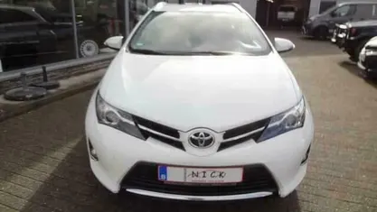 Wit Gebruikt 2015 Toyota Auris Comfort Stationwagen | € 8.300 (Eerlijke prijs)
