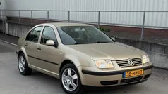 Beige Gebruikt 2001 VW Bora Sedan | € 1.999 (Eerlijke prijs)