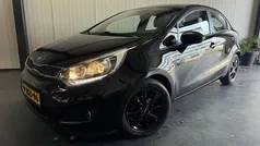 Zwart Gebruikt 2015 Kia Rio Hatchback | € 6.995 (Eerlijke prijs)