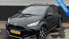 Zwart Gebruikt 2021 Toyota Yaris Hybrid Executive Hatchback | € 22.400 (Eerlijke prijs)