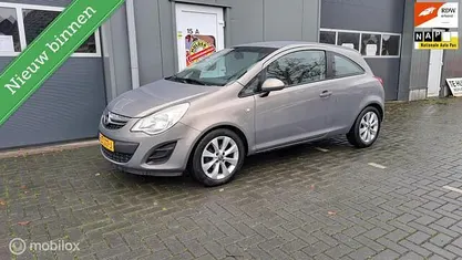Bruin Occasion 2013 Opel Corsa Cosmo Hatchback | € 2.775 (Goede deal)