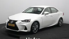 Gebruikt 2020 Lexus IS300h Sedan | € 25.845 (Eerlijke prijs)