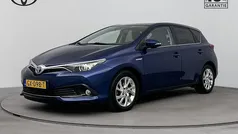 Blauw, metallic lak Gebruikt 2015 Toyota Auris Hatchback | € 16.450 (Goede deal)