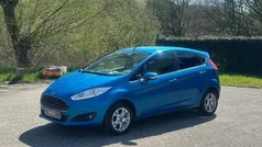 Blauw, metallic lak Gebruikt 2015 Ford Fiesta Titanium Hatchback | € 6.999 (Goede deal)