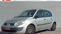 Grijs, metallic lak Gebruikt 2005 Renault Scénic II Expression MPV | € 598 (Super prijs)