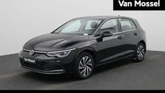 Gebruikt 2021 VW Golf VIII Style Hatchback | € 23.400 (Eerlijke prijs)