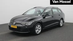 Zwart Gebruikt 2022 VW Golf VIII Life Stationwagen | € 19.900 (Eerlijke prijs)