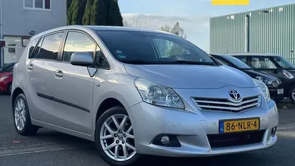 Grijs Occasion 2010 Toyota Verso Business Edition MPV | € 5.750 (Goede deal)