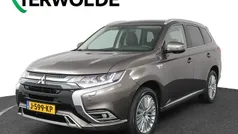 Bruin Gebruikt 2020 Mitsubishi Outlander P-HEV Intense SUV | € 24.340 (Eerlijke prijs)