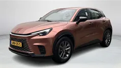 Bruin Gebruikt 2025 Lexus LBX Business Edition SUV | € 35.880 (Eerlijke prijs)