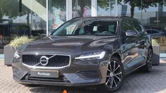 Grijs Gebruikt 2020 Volvo V60 Momentum Stationwagen | € 24.895 (Super prijs)