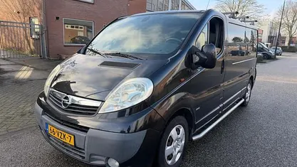 Zwart (metallic) Occasion 2009 Opel Vivaro MPV | € 4.950 (Eerlijke prijs)