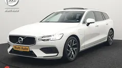 Wit Gebruikt 2020 Volvo V60 Momentum Stationwagen | € 27.880 (Goede deal)