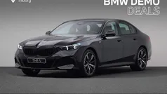 Zwart Gebruikt 2025 BMW 520 M Sport Sedan | € 62.880 (Eerlijke prijs)