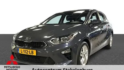 Grijs Gebruikt 2021 Kia Ceed Hatchback | € 15.745 (Eerlijke prijs)