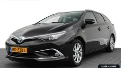 Zwart Gebruikt 2015 Toyota Auris Touring Sports Executive Stationwagen | € 11.450 (Goede deal)
