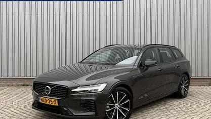 Grijs Gebruikt 2025 Volvo V60 Plus Stationwagen | € 43.450 (Eerlijke prijs)