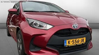 Rood Occasion 2021 Toyota Yaris Hybrid Active Hatchback | € 19.950 (Eerlijke prijs)