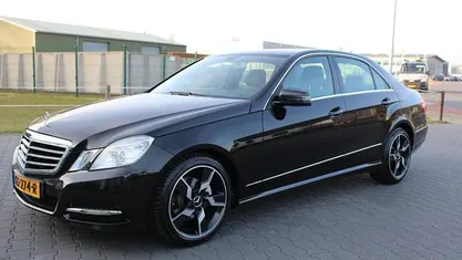 Zwart (metallic) Occasion 2012 Mercedes E200 Avantgarde Sedan | € 11.800 (Eerlijke prijs)
