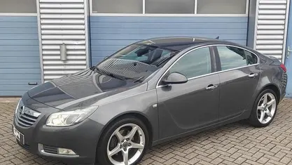 Grijs Gebruikt 2009 Opel Insignia Edition Sedan | € 6.750 (Eerlijke prijs)