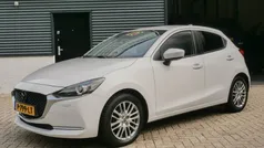 Wit Gebruikt 2022 Mazda 2 Signature Hatchback | € 15.950 (Eerlijke prijs)