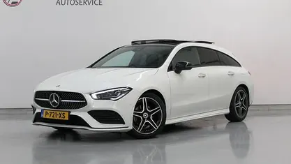 Wit (metallic) Occasion 2022 Mercedes CLA180 Shooting Brake AMG line Stationwagen | € 27.800 (Goede deal)