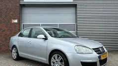 Grijs Gebruikt 2008 VW Jetta Comfortline Sedan | € 2.544 (Eerlijke prijs)