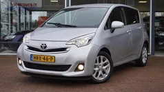 Grijs Gebruikt 2015 Toyota Verso-S MPV | € 12.950 (Eerlijke prijs)