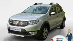 Grijs Gebruikt 2014 Dacia Sandero Lauréate Hatchback | € 7.935 (Eerlijke prijs)