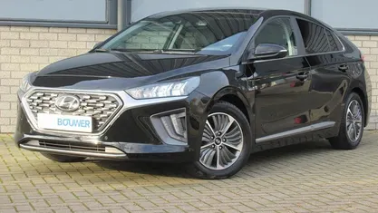 Zwart (metallic) Gebruikt 2019 Hyundai Ioniq Premium Hatchback | € 17.990 (Eerlijke prijs)