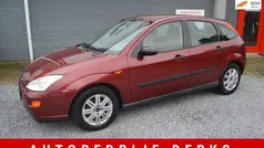 Rood Gebruikt 2000 Ford Focus Ambiente Hatchback | € 1.450 (Eerlijke prijs)