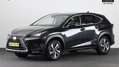 Zwart Gebruikt 2021 Lexus NX300h President Line SUV | € 45.945 (Eerlijke prijs)