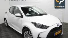 Wit Gebruikt 2021 Toyota Yaris Hybrid Active Hatchback | € 17.400 (Eerlijke prijs)