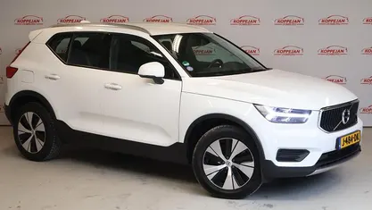 Suv Occasion 2020 Volvo XC40 Momentum SUV | € 27.450 (Eerlijke prijs)
