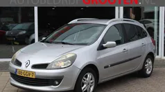 Grijs, metallic lak Gebruikt 2008 Renault Clio GrandTour Dynamique Stationwagen | € 1.999 (Goede deal)