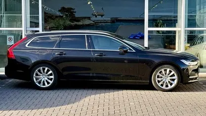 Zwart Occasion 2019 Volvo V90 Momentum Stationwagen | € 30.245 (Super prijs)
