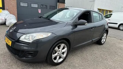 Zwart Gebruikt 2012 Renault Mégane III Authentique Hatchback | € 3.990 (Goede deal)