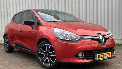 Rood Occasion 2015 Renault Clio IV Dynamique Hatchback | € 4.950 (Eerlijke prijs)