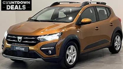 Oranje Gebruikt 2021 Dacia Sandero Expression Hatchback | € 11.995 (Eerlijke prijs)