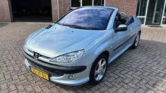 Grijs Gebruikt 2002 Peugeot 206 CC Cabriolet | € 2.750 (Eerlijke prijs)