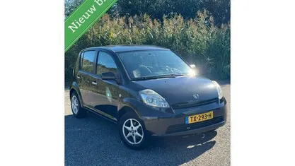 Occasion Daihatsu Sirion 87 PK (63 kW) 2007 Zwart Hatchback