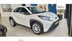 Wit Gebruikt 2022 Toyota Aygo Play Hatchback | € 15.250 (Eerlijke prijs)