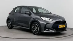 Grijs (metallic) Gebruikt 2022 Toyota Yaris Hybrid Hatchback | € 22.999 (Eerlijke prijs)