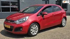 Rood Gebruikt 2014 Kia Rio FIFA World Cup Edition Hatchback | € 7.450 (Goede deal)