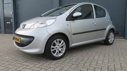Grijs Gebruikt 2008 Peugeot 107 Hatchback | € 2.250 (Eerlijke prijs)
