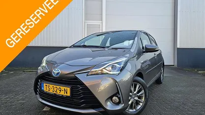 Grijs Occasion 2018 Toyota Yaris Hybrid Executive Hatchback | € 15.995 (Goede deal)