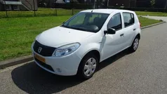 Wit Gebruikt 2010 Dacia Sandero Hatchback | € 1.695 (Eerlijke prijs)