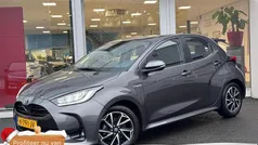 Ash grey(1g3) (donker grijs) Gebruikt 2021 Toyota Yaris Hybrid Hatchback | € 21.950 (Eerlijke prijs)